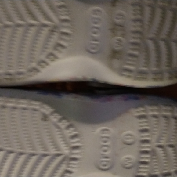 Women Crocs - Picture 3 of 4